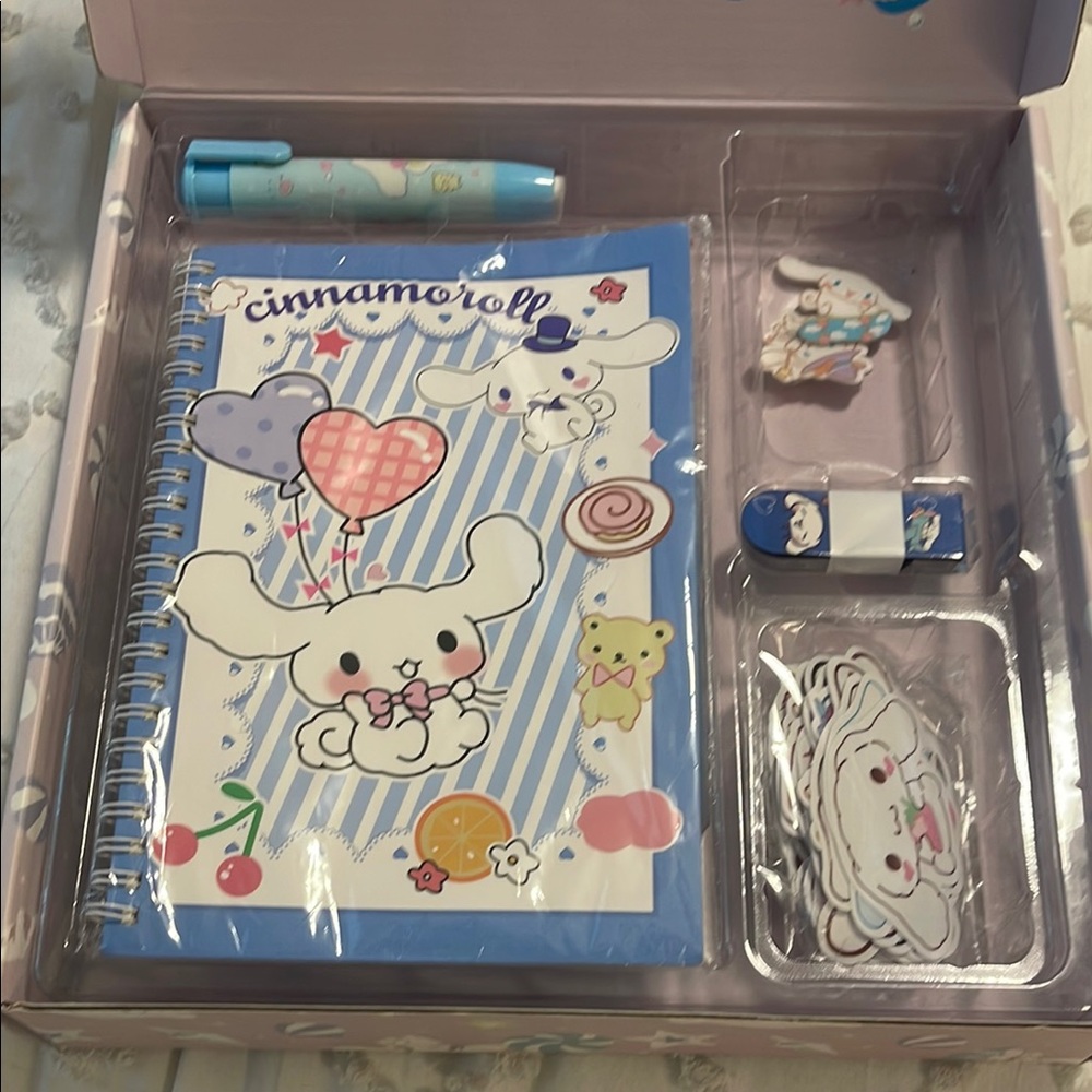 Happy Cinnamoroll gift box of goodies new